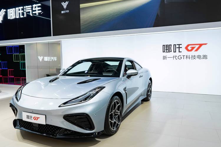 佛山147哪吒汽车在智能汽车领域的表现，领途汽车在新能源汽车市场中的影响力